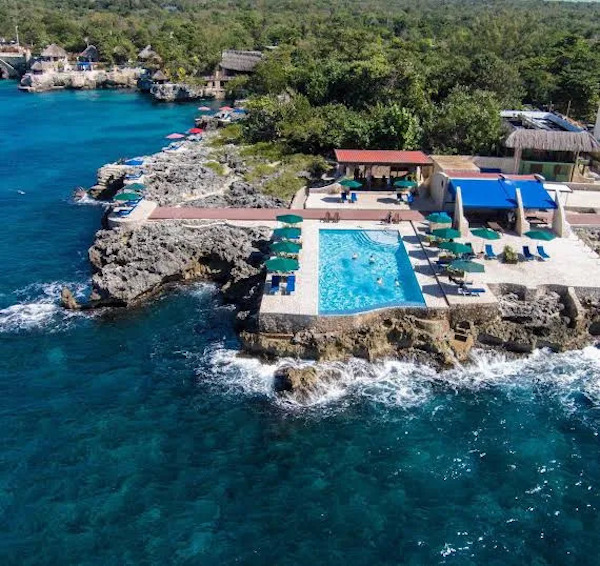 10 Caribbean Hotels With Insane Pools